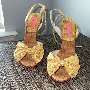 Betsey Johnson- Gold metallic Bow Heels
